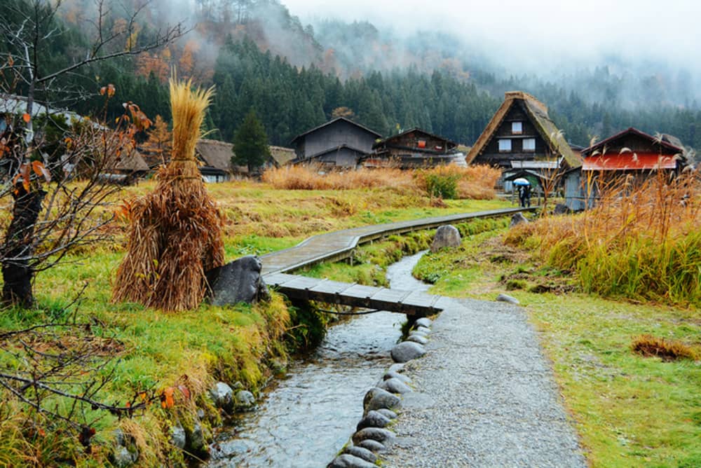 L&agrave;ng cổ Shirakawa